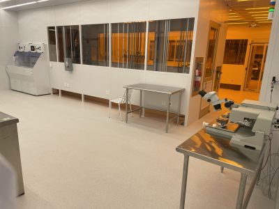 image of bay 2 in the UConn IMS cleanroom showing equipment, hood and work table